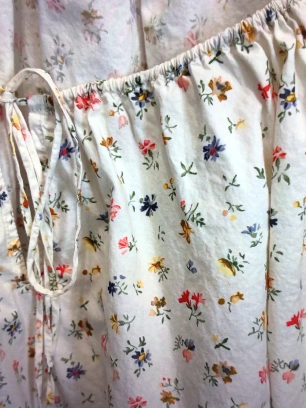 Doen Cream Floral Tie-Front Peasant Blouse